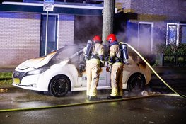 Elektrische deelauto zwaar beschadigd door brand in Hilversum