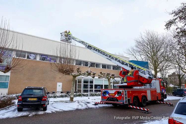 Gemeente Gooise Meren inspecteert daken gesloten sportaccommodaties