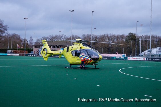 Badgast onwel in zwembad Laren, vrouw naar ziekenhuis