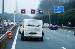 Kop-staartbotsing tussen vier voertuigen op de A1 bij Laren
