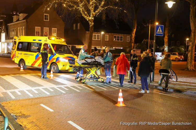 Zwangere vrouw aangereden door auto op zebrapad. Bestuurder doorgereden