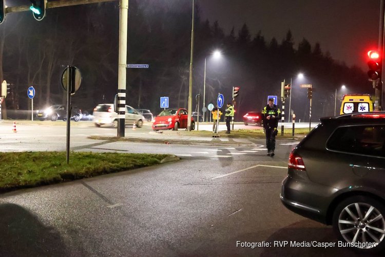 Fikse schade na botsing op kruising in Bussum