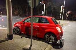 Fikse schade na botsing op kruising in Bussum