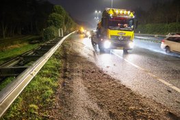 Bolide van ruim €130.000,- crasht op A1 bij Naarden; geen gewonden, veel schade