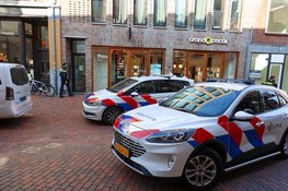 Arrestatieteam en onderhandelaar ingezet bij appartement boven winkelstraat