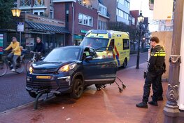 Brommobiel eindigt op fietsenrek in Bussum