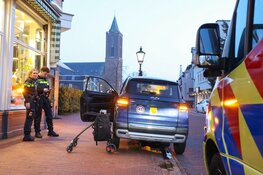 Brommobiel eindigt op fietsenrek in Bussum