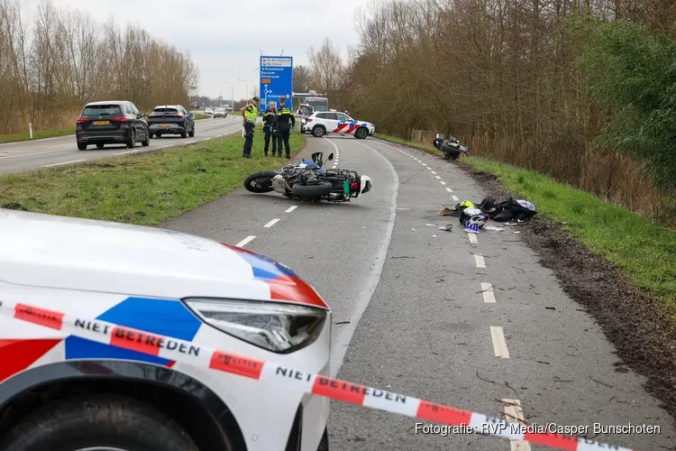 Motorrijder zwaargewond na val op parallelweg langs N236 bij Ankeveen
