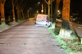 Bedrijfsbusje total loss na eenzijdig ongeval