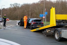 Botsing tussen twee auto’s in Naarden, geen gewonden