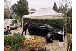 Tweelingbroers Valentijn en Julius (19) veroveren Het Gooi met Dewaswagen: ‘Wij leveren geen wasbeurt, maar het nieuwe auto-gevoel!’