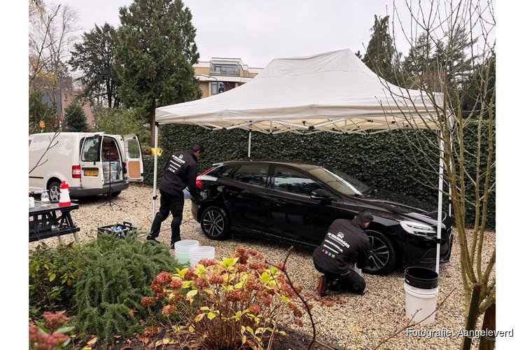 Tweelingbroers Valentijn en Julius (19) veroveren Het Gooi met Dewaswagen: ‘Wij leveren geen wasbeurt, maar het nieuwe auto-gevoel!’