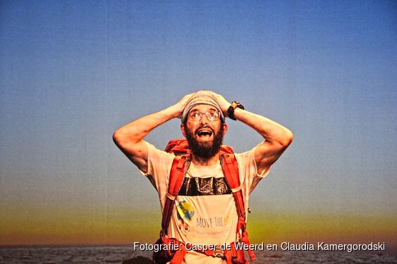 Levensreiziger verbeeldt reizende bestaan en hardlooptocht in theaterstuk