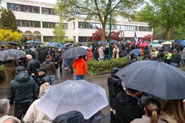 ME aanwezig bij demonstratie tegen AZC in Loosdrecht
