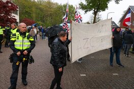 ME aanwezig bij demonstratie tegen AZC in Loosdrecht