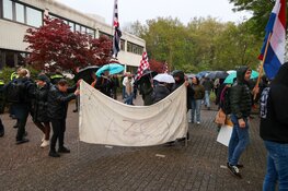 ME aanwezig bij demonstratie tegen AZC in Loosdrecht