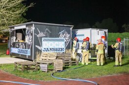 Brand bij snackbar van jachthaven in Naarden
