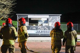 Brand bij snackbar van jachthaven in Naarden