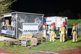 Brand bij snackbar van jachthaven in Naarden