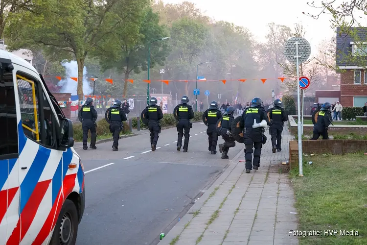 Dertien aanhoudingen na ordeverstoringen in Loosdrecht