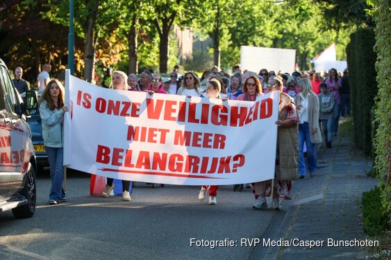 Grote opkomst bij demonstratie Loosdrecht