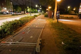 Ramen en deuren vernield van Gemeentehuis Loosdrecht waar eerder demonstraties plaatsvonden tegen AZC