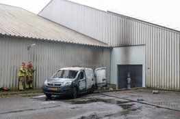 Aggregaat achterin busje in de brand in Blaricum