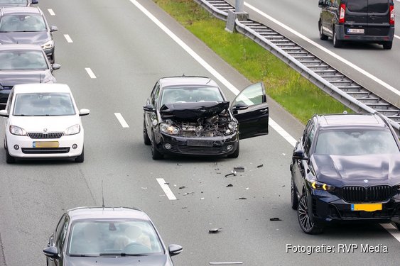 Flinke schade na botsing op A1