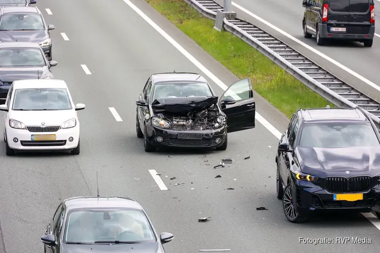 Flinke schade na botsing op A1