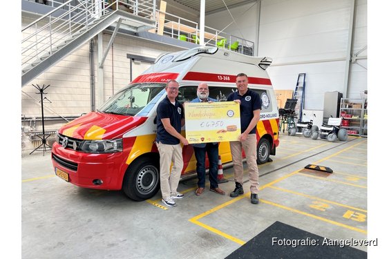 Foodspeciaalzaken in Noord-Holland halen € 4.750 op voor Stichting WensenAmbulance Noord-Holland met stroopwafelactie