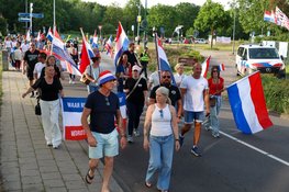 Vlaggendemonstratie vanwege AZC in Loosdrecht