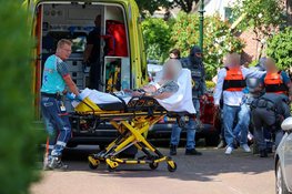 Verwarde man met steekwond houdt Huizen middag lang bezig