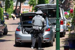 Verwarde man met steekwond houdt Huizen middag lang bezig