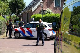 Verwarde man met steekwond houdt Huizen middag lang bezig