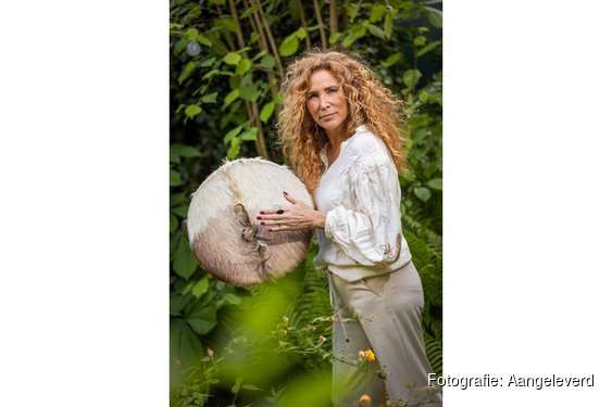 Esther Stevens keert terug naar het Gooi met opening van The Temple of Light