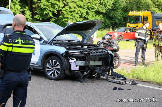 Motorrijder aangereden door taxi in Naarden