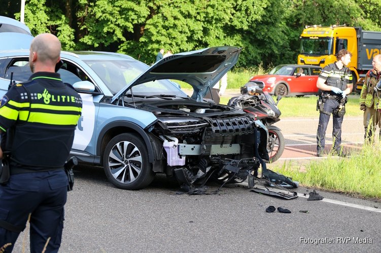 Motorrijder aangereden door taxi in Naarden