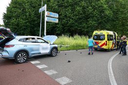 Motorrijder aangereden door taxi in Naarden