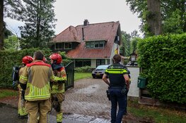 Bliksem ingeslagen op woning in Huizen