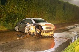 Auto flink beschadigd na eenzijdig ongeval in Bussum