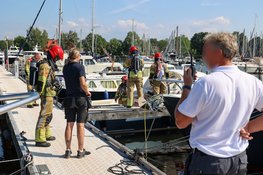 Brandweer opgeroepen voor brand aan boord van boot in Naarden