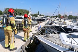 Brandweer opgeroepen voor brand aan boord van boot in Naarden