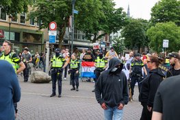 Demonstraties Hilversum verlopen grimmig, politie grijpt in