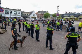 Demonstraties Hilversum verlopen grimmig, politie grijpt in