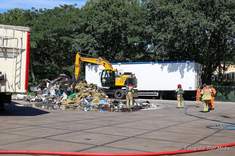 Brand ontstaan in container van vuilniswagen