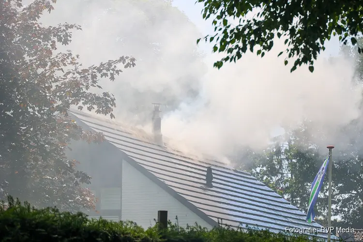 Flinke rookontwikkeling bij brand in woning