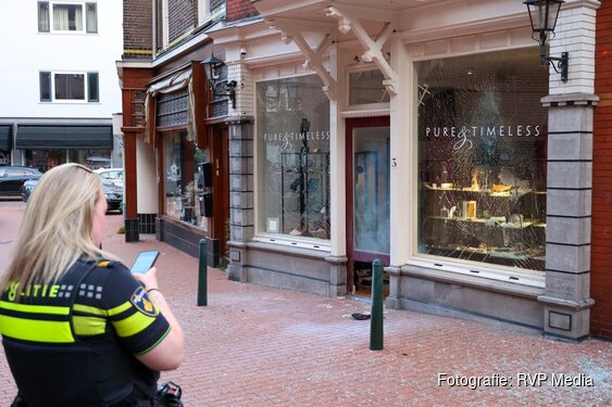 Explosie en inbraak bij juwelier in Bussum