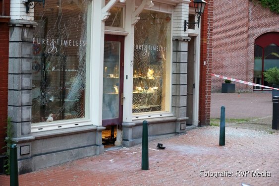 Getuigen gezocht van inbraak bij een juwelier aan de Schoolstraat in Bussum