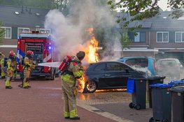 Geparkeerde auto door brand verwoest in Blaricum