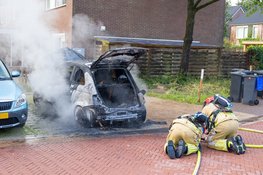 Geparkeerde auto door brand verwoest in Blaricum